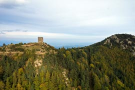 Villa 402 Location de vacances à Canet plage - La tour de Batère sur les flancs du mont Canigou